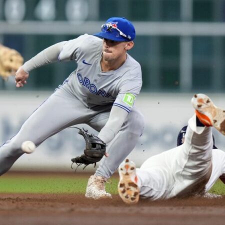 Dodgers receive utility man Cavan Biggio from Blue Jays