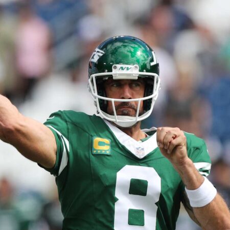 Jets’ Aaron Rodgers NFL Debut at 40