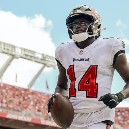 Buccaneers vs. Falcons odds, prediction, time for NFL