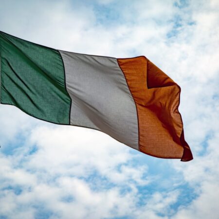 Eire Senators Push for Ad Ban in Irish Gambling Bill